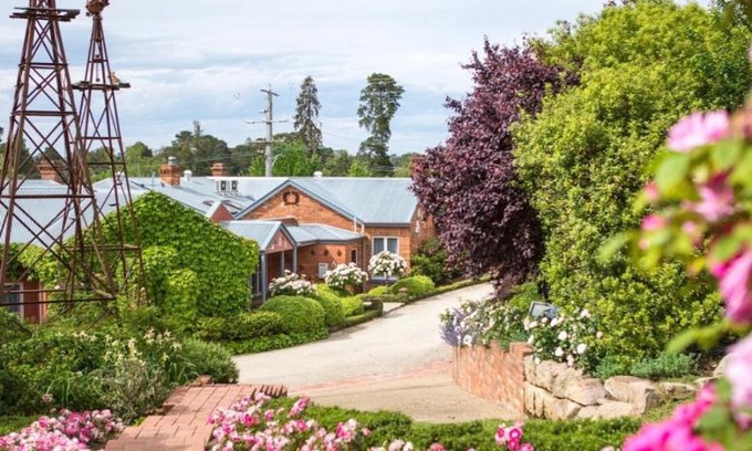 Beechworth Hotel | Elevate Your Stay at Twelve on Albert with a Hot Tub