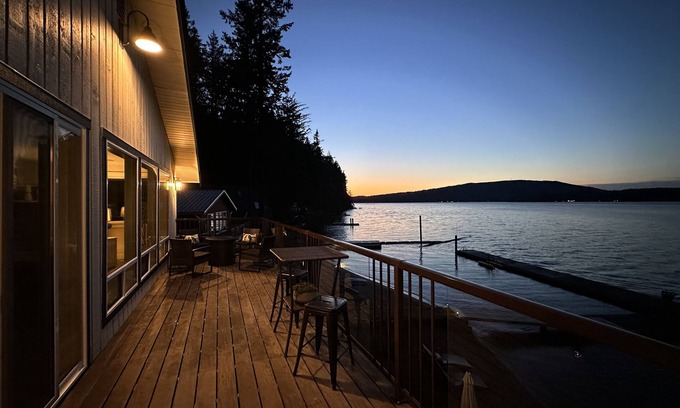 Sudden Valley House | Steps from the Beach: Waterfront Retreat with Pool & Spa