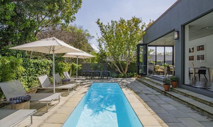 Stellenbosch Central House | Twice Central Guesthouse: Family-Friendly Stay with Pool
