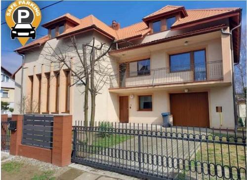 Przemysl Apartment | Family-Friendly Twierdza Przemyśl Lux Apartament - 8.5/10