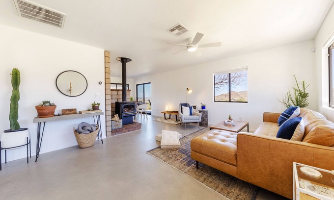 Joshua Tree House | Twilight Terrace: Relax in Style with Family-Friendly Amenities