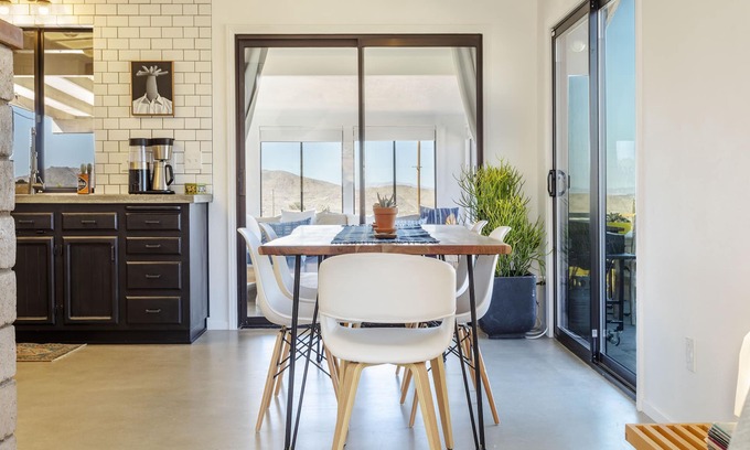Joshua Tree House | Twilight Terrace - Stylish 2 Bedroom Home with Breakfast