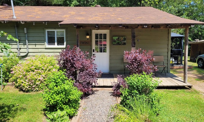 Petawawa Cabin | Twin 1 Cabin at Pine Ridge Park