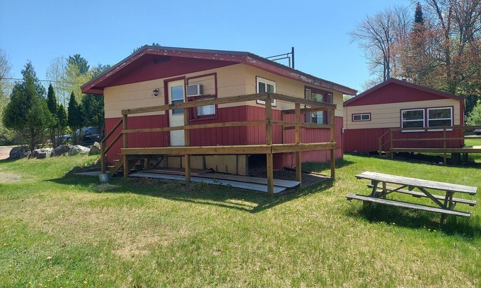 Tomahawk Cabin | Tranquil Twin Bay Resort Cabin #5 with Lake View & Breakfast