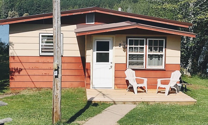 Tomahawk Cabin | Discover Twin Bay Resort Cabin #2 with Lake Views & Pool