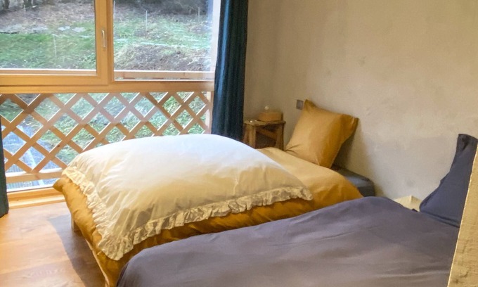 Entremont House | Cozy Twin Bed & Breakfast with Garden and Mountain Views