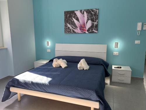 Paola Apartment | Experience Twin Blue: Oceanfront Retreat with Private Beach