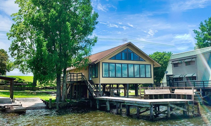 Jarreau House | Exceptional Twin Cypress on False River - Pet & Child Friendly