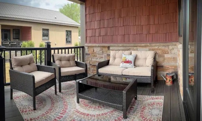 Sylvan Beach House | Explore Twin Getaway Cottages with Spectacular Ocean Views