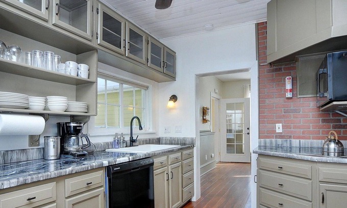 Twin Lakes House | Explore Twin Lakes Alpine Retreat: Pet-Friendly & Lake Views