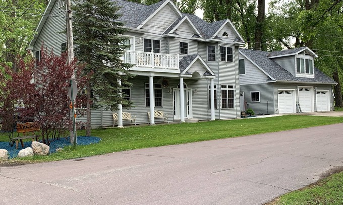Waterville House | Exquisite Twin Lakes Retreat with Kayaks & Dock Access