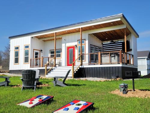 Okmulgee House | Top-Rated Twin Lakes Tiny Homes with Hot Tub Retreat