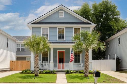 Mount Pleasant House | Pet-Friendly Twin Palms Beach: 5 Min to Downtown Fun