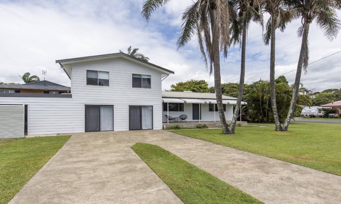 Wooli House | TWIN PALMS RETREAT, TOP NOTCH