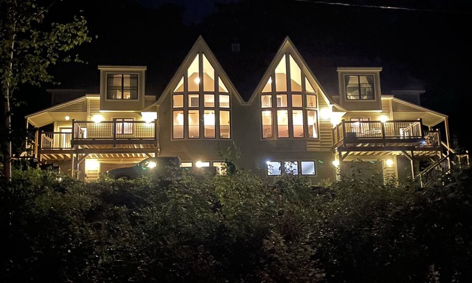 Sunday River Area House | Spacious Twin Peaks Duplex with Hot Tubs & Theaters