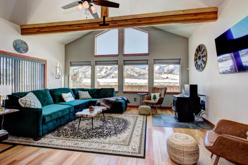 Boise House | Discover Twin Pines Cabin: Pet Friendly with Breathtaking Views
