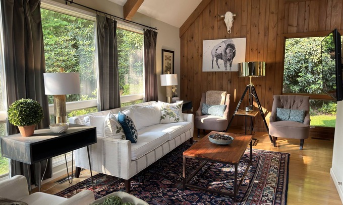 Lake Sequoyah House | Experience Twin Ponds: Family-Friendly Retreat Near Waterfalls