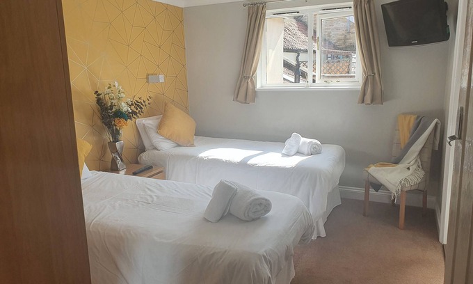 East Harling Bed & Breakfast | Guest Rated 10/10: Twin Room at The Nags Head with Kitchen