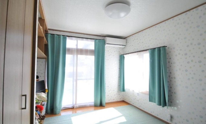 Asahi-machi House | Welcoming Twin Room with Futon & Shared Bath in Yamagata