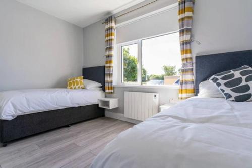 Tramore Cabin | Discover Burrow's Lodge at Tramore Golf Club - Rated 8.5/10
