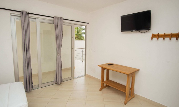 Sucre Hotel | Poolside Twin Superior Room Steps from the Beach