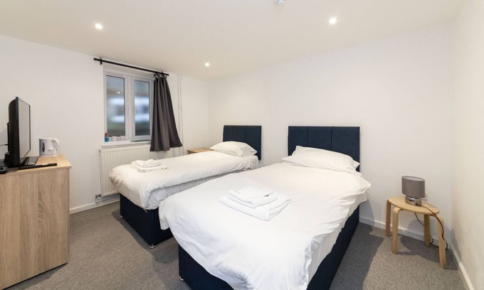 Gloucester House | Discover the Superior Double or Twin Room with Breakfast