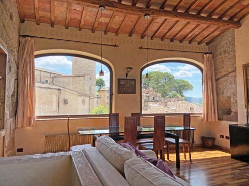 San Gimignano City Centre Apartment | Discover TWIN TOWER - Unique Experience Awaits You