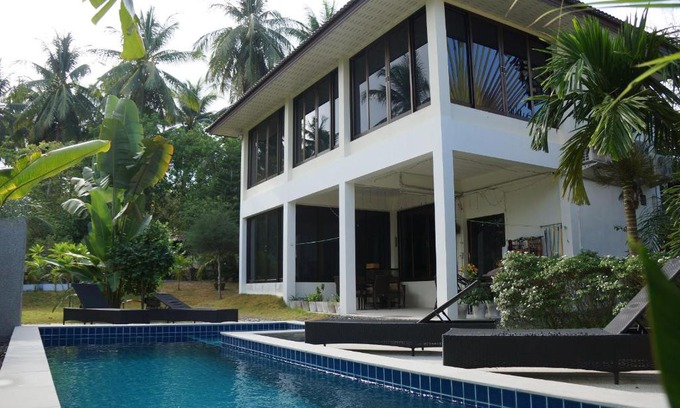 Wok Tum Apartment | Relax at Twin Villas Apartment with Pool and Ocean View