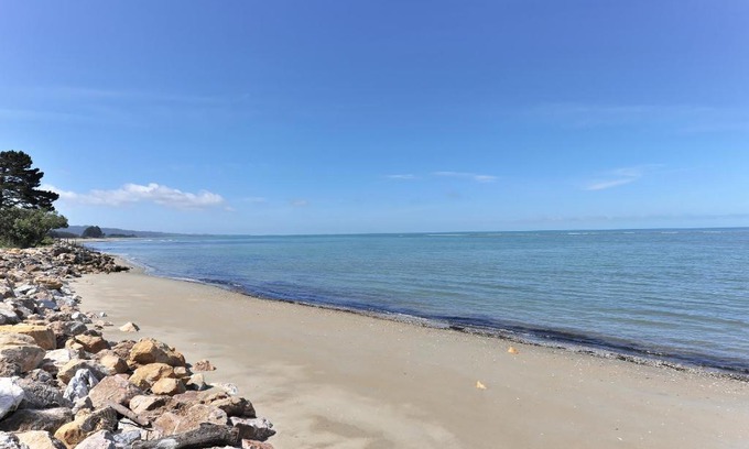 Collingwood Bed & Breakfast | Relax at Twin Waters Lodge: 5-Star Oceanfront Retreat