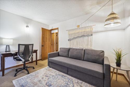 Frisco House | Escape to Twins Getaway at Meadow Creek Duplex
