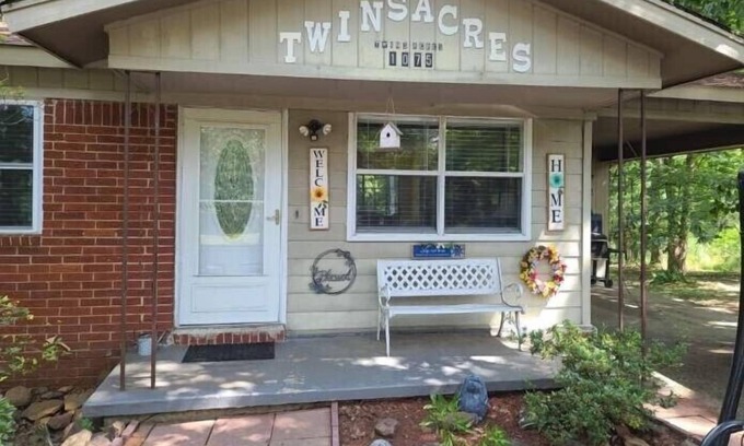 Wilburn House | Experience TwinsAcres in Heber Springs AR - 9.8 Rated Stay