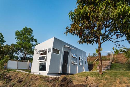 Ambavna Other | Charming Twist: Perfect Tiny Waterfront Retreat for Families