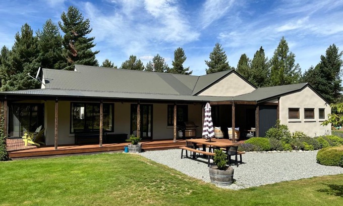 Twizel House | Experience Twizel - Northwest Retreat with Hot Tub & Fireplace