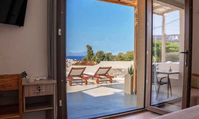Syros House | Elegant Apartments with Pool and Breakfast Included