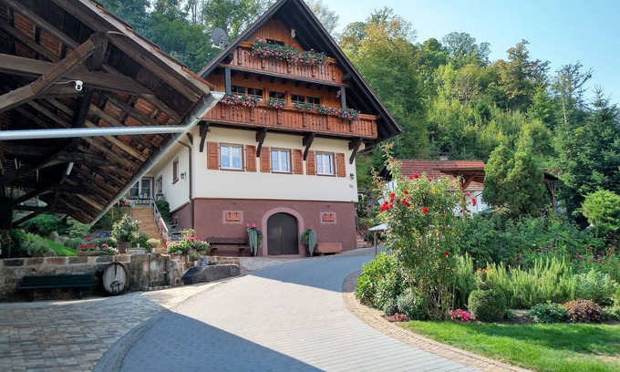 Gengenbach Apartment | Quiet Getaway: Two Apartments with Pool & Spa Amenities