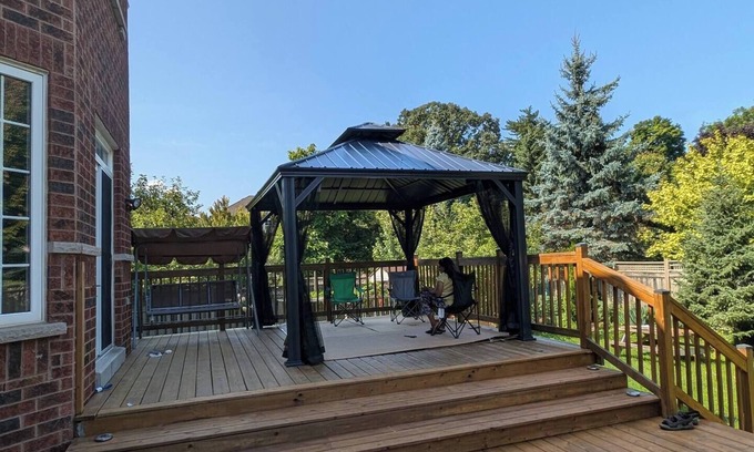 Brampton House | Two Bed, One sofabed, One bath near YYZ