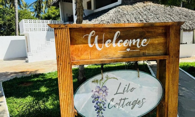 Watamu Bed & Breakfast | Two bed rooms ensuite with bathroom #2