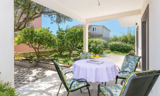 Kastel Novi Apartment | Cozy Two-Bedroom Apartment with Terrace in Kaštel Novi