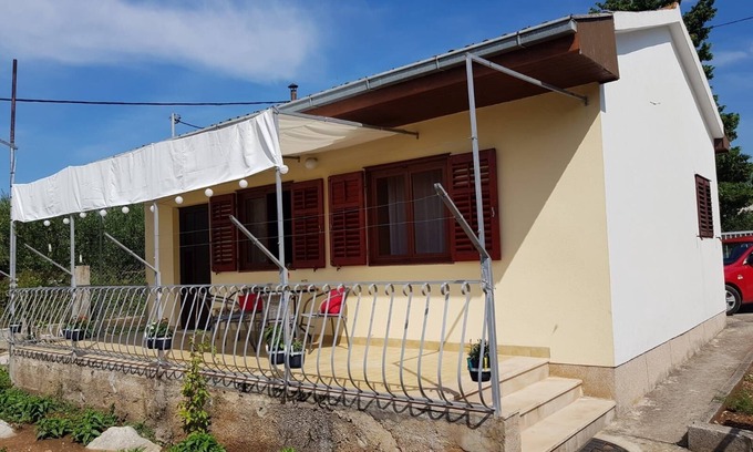 Kastel Stafilic Apartment | Charming Two Bedroom Apartment with Ocean View in Kaštela