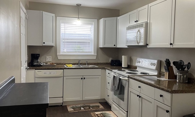 Indianapolis Condo | Well-Equipped Two Bedroom Apartment Near Downtown