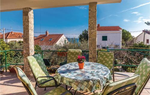 Seget Vranjica Apartment | Pet-Friendly Apartment in Seget Vranjica with WiFi
