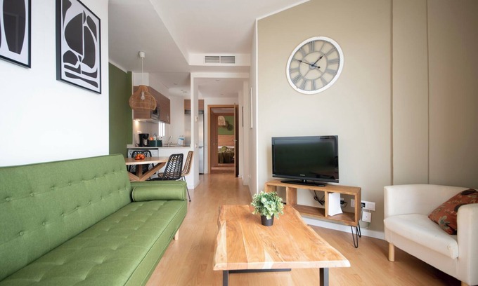 La Sagrada Familia Apartment | Pet-Friendly Two Bedroom Apartment Near Sagrada Familia