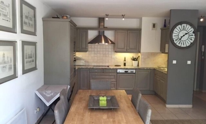 Lourmarin Apartment | Guest Rated 10/10: Two Bedroom Apartment with Pool in Lourmarin