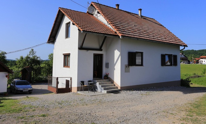 Ostarski Stanovi Apartment | Welcoming Two Bedroom Apartment with Terrace in Plitvice