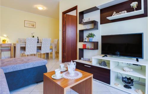 Zbandaj Apartment | Family-Friendly Apartment in Porec with Kitchen Amenities