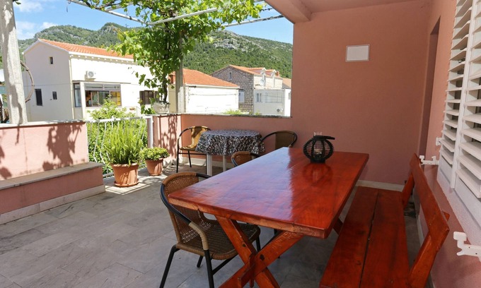 Zuljana Apartment | Beachside Two-Bedroom Apartment in Žuljana, Pelješac
