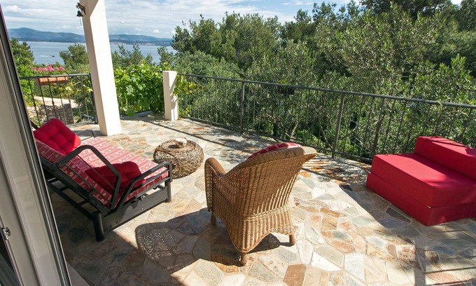 Cove Donja Krusica (Donje selo) Apartment | Two bedroom apartment near beach Cove Donja Kruščica - Donja Krušica, Šolta (A-12418-a)