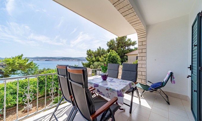 Cove Tri Zala (Zrnovo) Apartment | Two bedroom apartment near beach Kučište - Perna, Pelješac (A-21507-b)