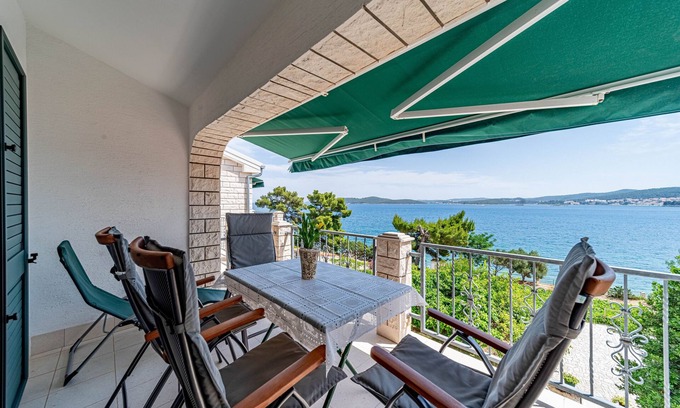 Cove Tri Zala (Zrnovo) Apartment | Two bedroom apartment near beach Kučište - Perna, Pelješac (A-21507-e)