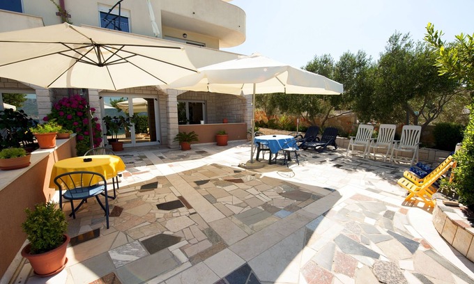 Slatine Apartment | Escape to a Beachside Two Bedroom Apartment in Slatine